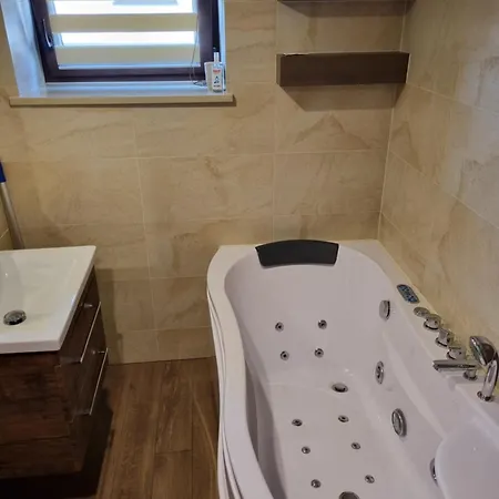 Jacuzzi Apartment